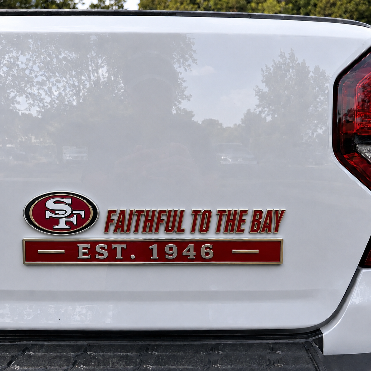 🏈 Football Team Car Emblem – 32 Team Designs